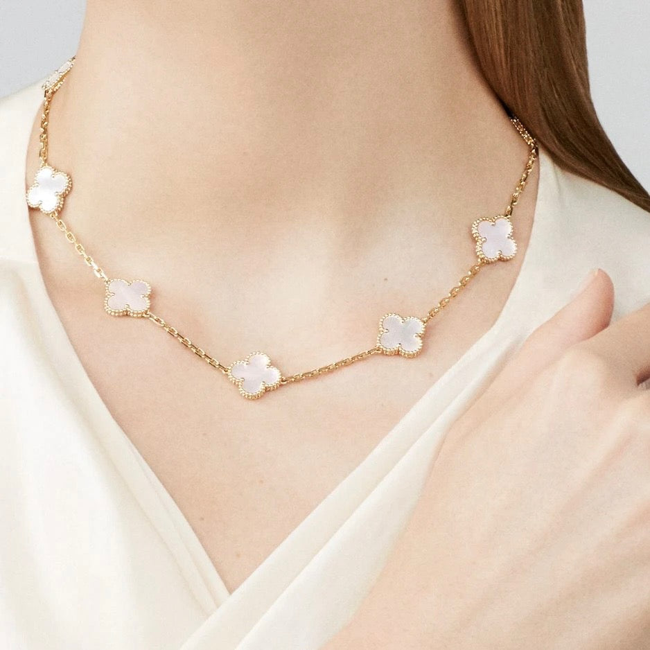 CLOVER NECKLACE