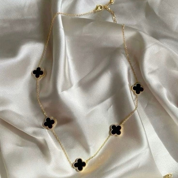 CLOVER NECKLACE